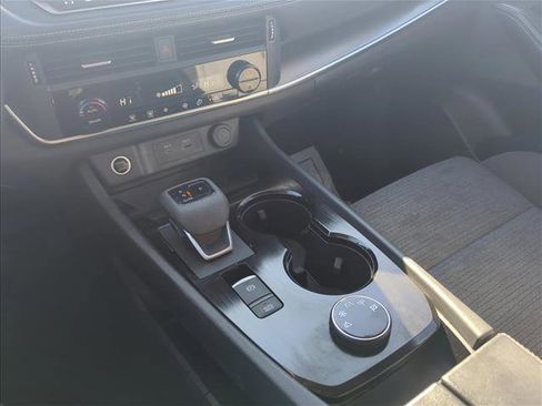 Used 2023 Nissan Rogue SV image 15