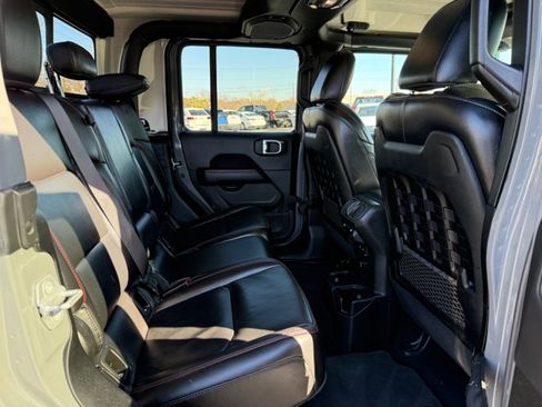 Used 2022 Jeep Gladiator Rubicon w/ Cold Weather Group image 15