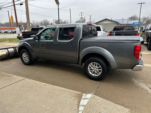 Used 2016 Nissan Frontier SV image 3