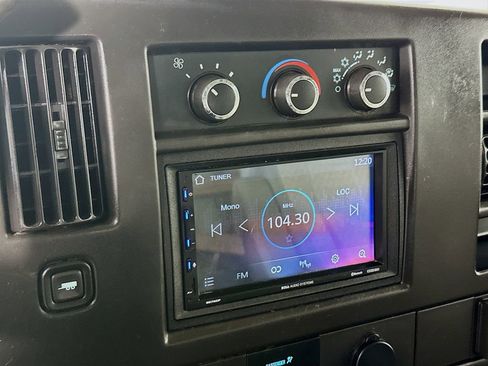 Used 2015 GMC Savana 2500 RWD image 12