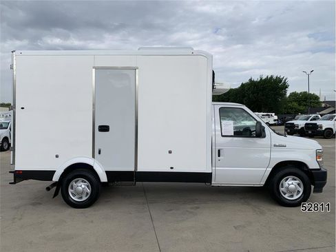 Used 2023 Ford E-350 and Econoline 350 Super Duty w/ Power Windows & Locks Group RWD image 5