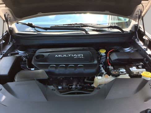 Used 2020 Jeep Cherokee Latitude Plus FWD image 12