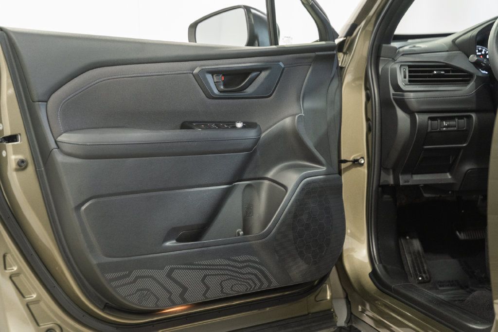 Used 2025 Subaru Forester Premium AWD/4WD image 35