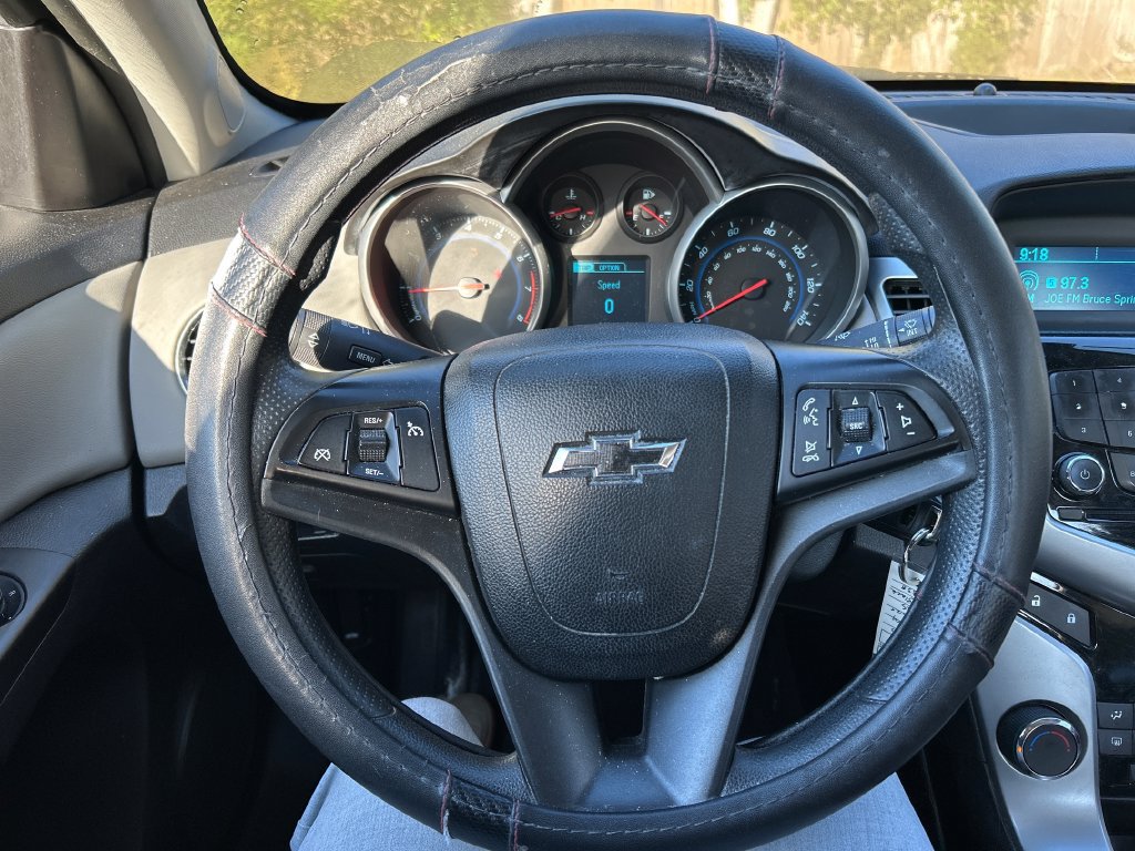 Used 2013 Chevrolet Cruze LS FWD image 13