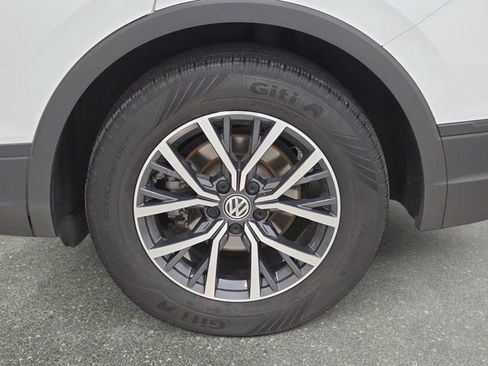 Used 2019 Volkswagen Tiguan SE AWD/4WD image 32