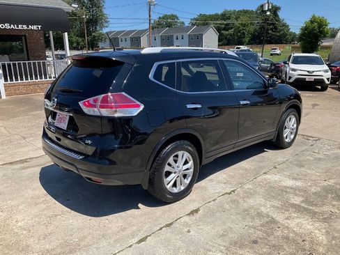 Used 2015 Nissan Rogue SV w/ SV Premium Package FWD image 3