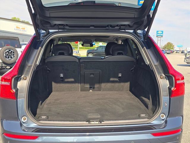 Used 2023 Volvo XC60 B5 Plus w/ Climate Package AWD/4WD image 32