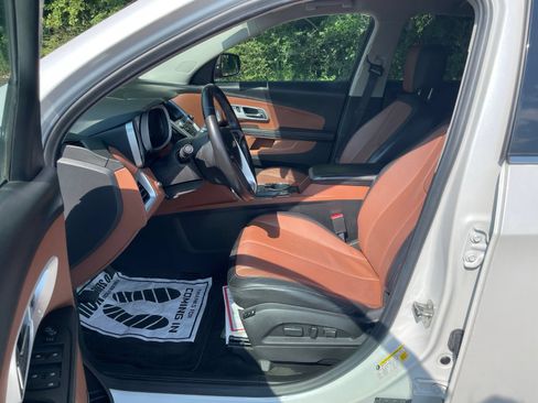 Used 2017 Chevrolet Equinox Premier w/ Enhanced Convenience Package FWD image 11