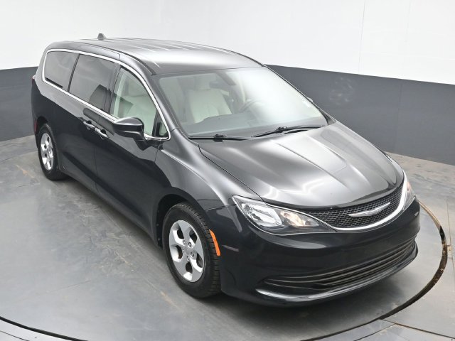 Used 2017 Chrysler Pacifica LX w/ Tire & Wheel Group FWD image 33