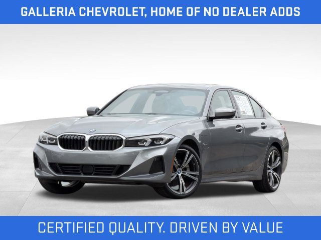 Used 2023 BMW 330e xDrive AWD/4WD image 2