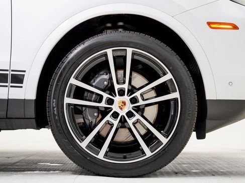 Used 2024 Porsche Cayenne image 29