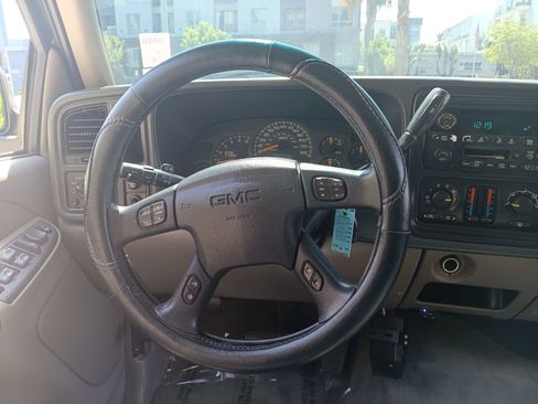 Used 2004 GMC Yukon SLE w/ Cargo Package RWD image 16