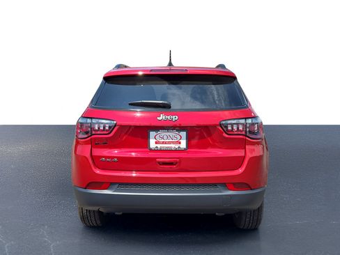 Used 2025 Jeep Compass Latitude w/ Altitude Special Edition AWD/4WD image 8