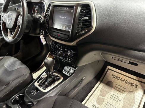 Used 2015 Jeep Cherokee Latitude FWD image 42