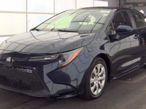 Used 2020 Toyota Corolla LE FWD image 2