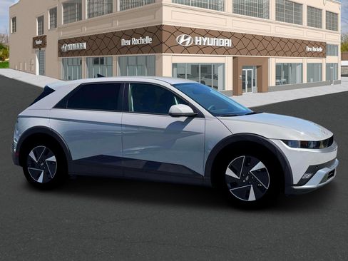 New 2025 Hyundai Ioniq 5 SE image 10