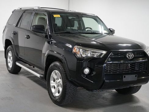 Certified 2017 Toyota 4Runner SR5 AWD/4WD image 3
