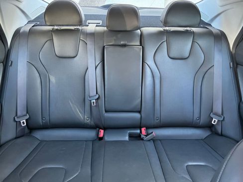 Used 2025 Hyundai Elantra Limited image 40