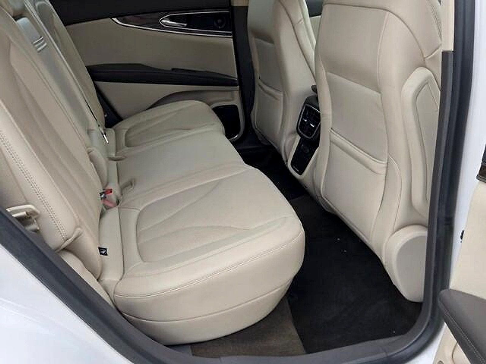 Used 2019 Lincoln Nautilus Reserve FWD image 15