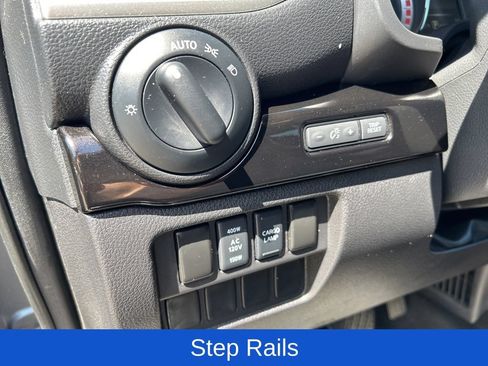 Used 2018 Nissan Titan SV w/ SV Convenience Package AWD/4WD image 16