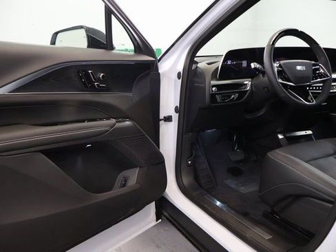 New 2026 Cadillac Lyriq Luxury image 8