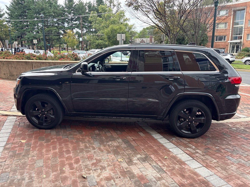 Used 2015 Jeep Grand Cherokee Altitude AWD/4WD image 6