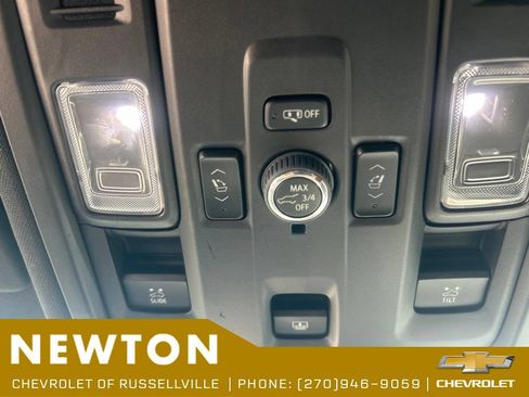 Used 2025 Chevrolet Suburban Z71 w/ Comfort Package AWD/4WD image 19