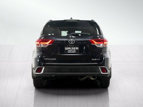 Used 2019 Toyota Highlander XLE AWD/4WD image 4