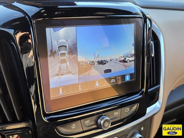 Used 2023 Chevrolet Traverse Premier FWD image 22