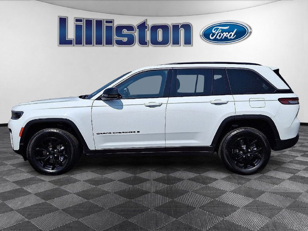 Used 2026 Jeep Grand Cherokee Altitude AWD/4WD image 8