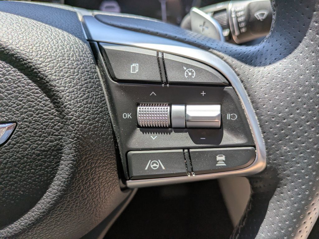 Used 2023 Genesis G70 2.0T AWD/4WD image 25