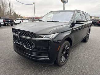 Used 2025 Lincoln Navigator L Reserve w/ Jet Appearance Package video 3