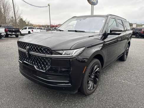 Used 2025 Lincoln Navigator L Reserve w/ Jet Appearance Package image 3