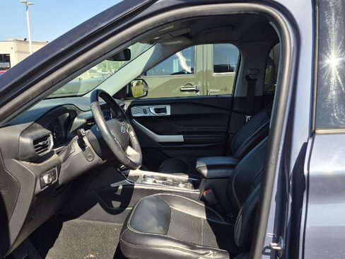Used 2021 Ford Explorer Limited w/ Equipment Group 301A AWD/4WD image 6
