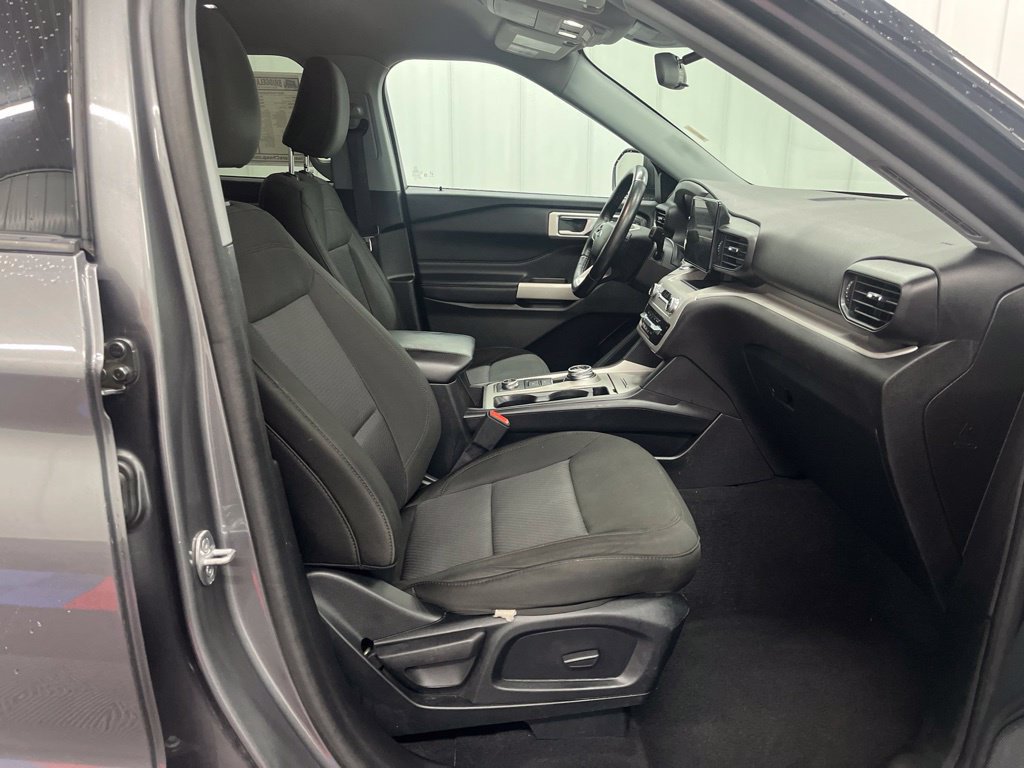 Used 2023 Ford Explorer XLT AWD/4WD image 8
