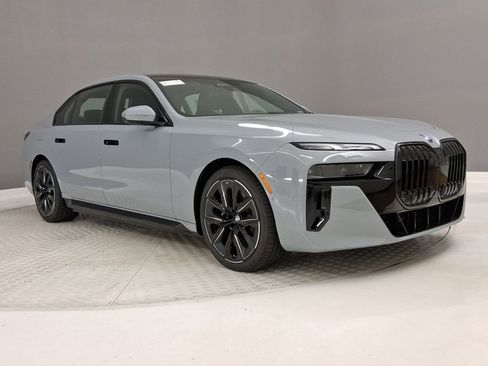 New 2026 BMW 750e xDrive w/ Premium Package AWD/4WD image 5