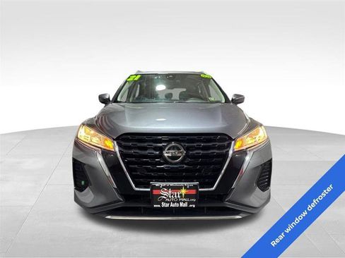 Used 2021 Nissan Kicks SV image 2