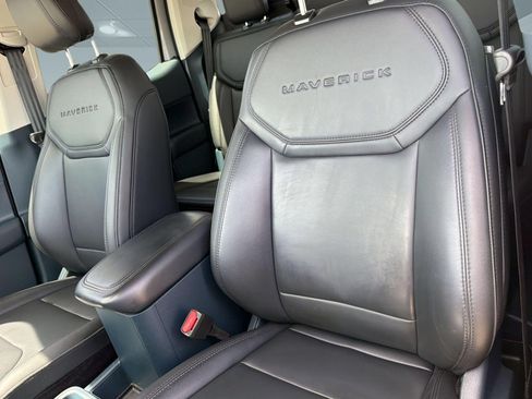 Used 2025 Ford Maverick Lariat w/ Black Appearance Package AWD/4WD image 25