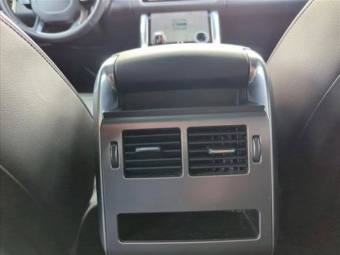 Used 2019 Land Rover Range Rover Sport SE image 19