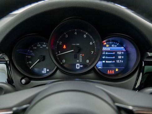 New 2026 Porsche Macan image 27