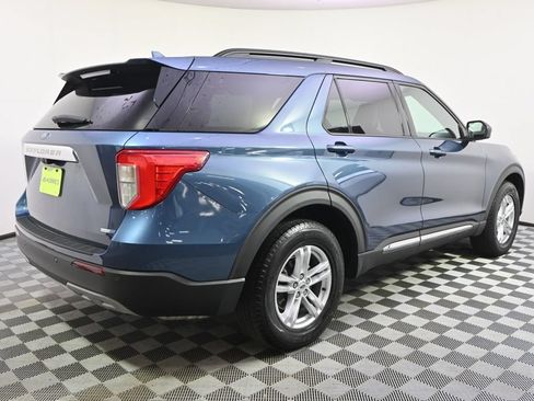 Used 2020 Ford Explorer XLT w/ Equipment Group 202A AWD/4WD image 7