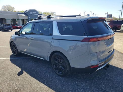 Used 2023 Kia Carnival SX image 3