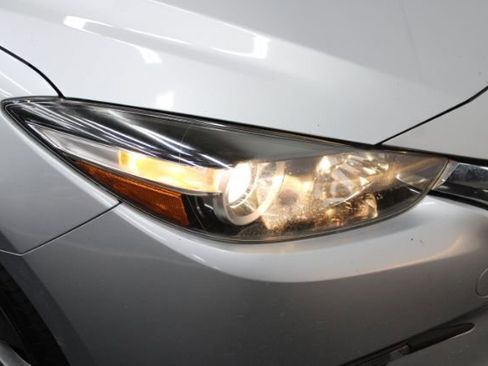 Used 2018 MAZDA MAZDA3 Touring image 23