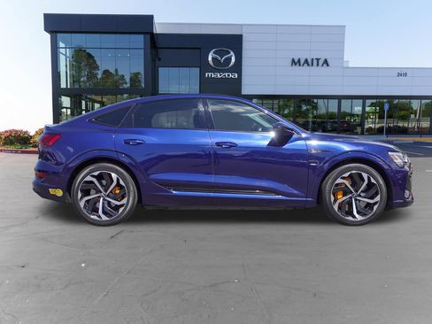Used 2022 Audi e-tron Premium Plus w/ Premium Plus Package AWD/4WD image 2