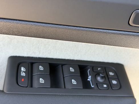 New 2026 Volvo XC40 B5 Ultra w/ Protection Package image 16