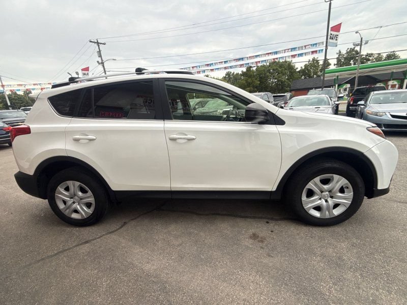 Used 2014 Toyota RAV4 LE AWD/4WD image 4