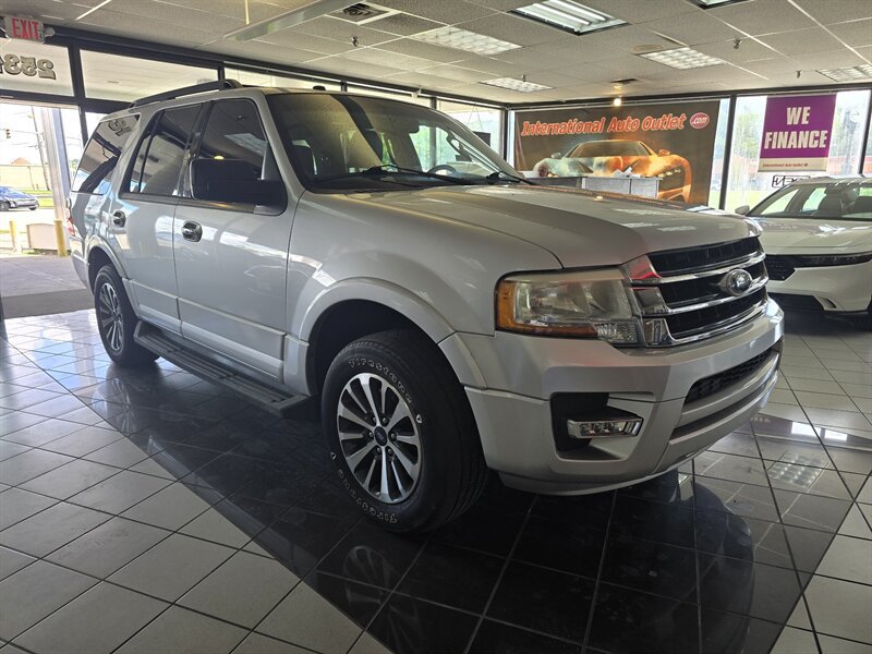 Used 2017 Ford Expedition XLT w/ Equipment Group 202A RWD image 3