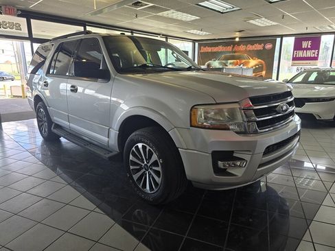Used 2017 Ford Expedition XLT w/ Equipment Group 202A RWD image 3