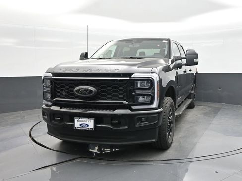 New 2026 Ford F250 Lariat w/ Black Appearance Package image 18