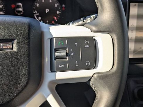 Used 2025 Land Rover Defender 90 S image 19